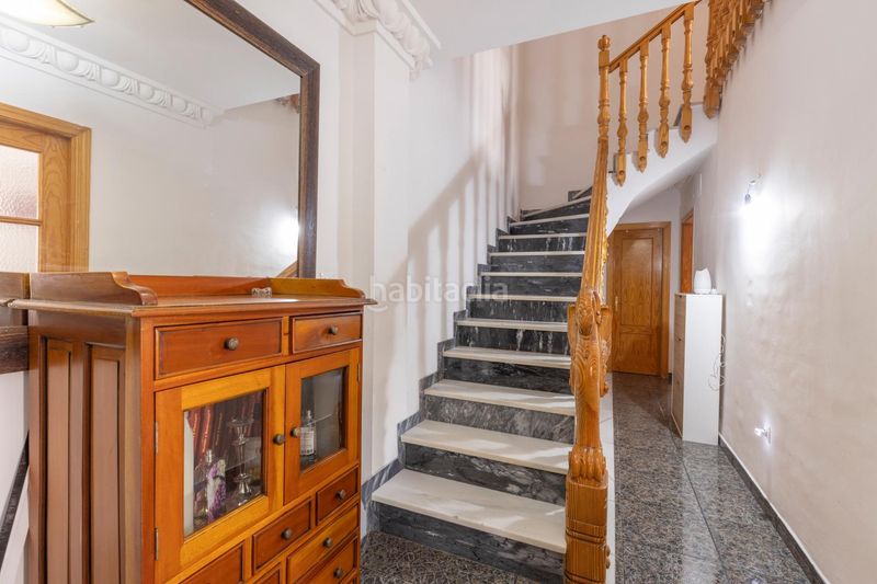 Foto c573c686-bb6b-4462-8392-1115300916e6. Casa aparellada amb aparcament a Atarfe