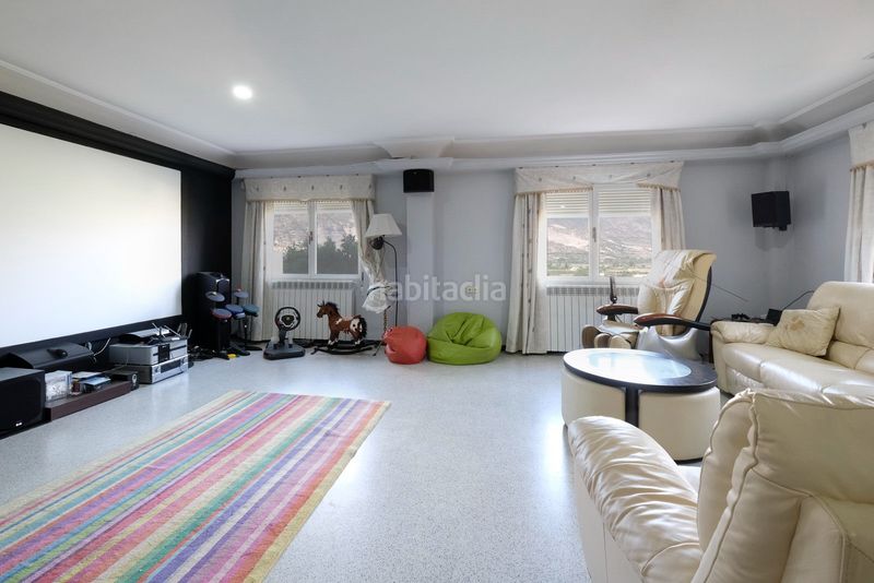 Foto b34f8435-e439-4ca2-a2fa-741392357cd0. Masia amb aparcament piscina a Padul