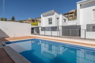 Chalet  Camino malaha. Bonita casa independiente en urbanizacion con piscina comunitari