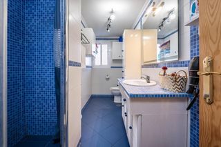 Piso en Calle francisco de paula vallad 3. Venta de piso en cartuja de 3 dormitorios semireformado y totalm