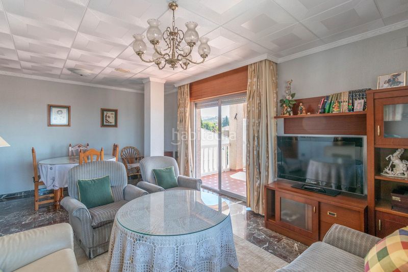 Foto 1198dd72-b36b-4fa7-b745-5fe2c06dc1ac. Casa aparellada amb aparcament a Jun