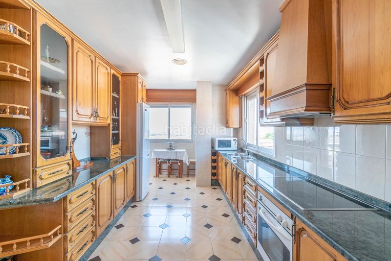 Foto 5c276c57-aa29-4f44-8b0d-9d16a3f43211. Casa aparellada amb aparcament a Jun