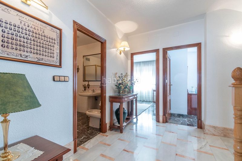 Foto 79749698-fc49-466c-b09a-0e104e6e931b. Casa aparellada amb aparcament a Jun