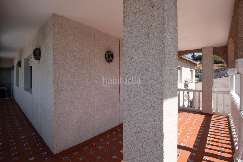Foto bd464605-5ea2-4023-b8df-21bc5fd4c5a6. Casa aparellada amb aparcament a Jun