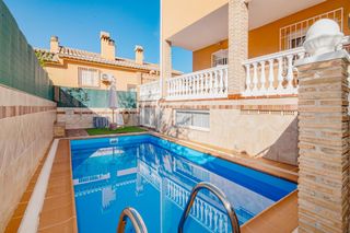 Casa aparellada  Calle mozart. Espectacular casa en venta en jun