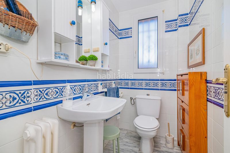 Foto e5c833e2-75ab-42f0-9540-08741c0b1c68. Casa aparellada amb aparcament piscina a Jun