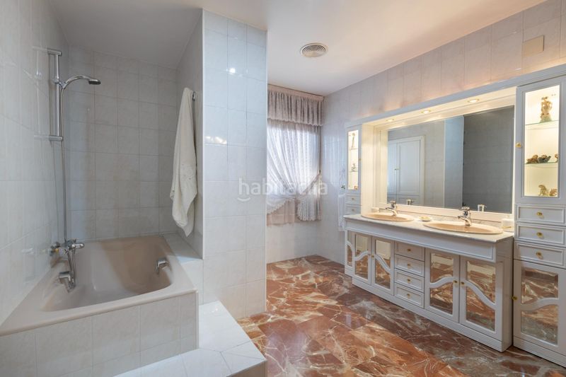 Foto 7ae49ba0-93d5-4232-884c-76099d9aece0. Casa aparellada amb aparcament a Jun