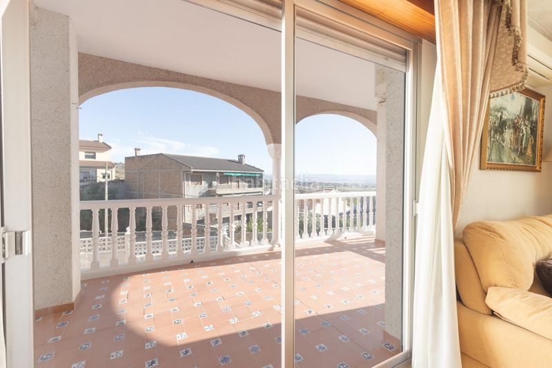 Foto 9a53bdac-57f8-445a-8a69-bf40ed04916e. Casa aparellada amb aparcament a Jun