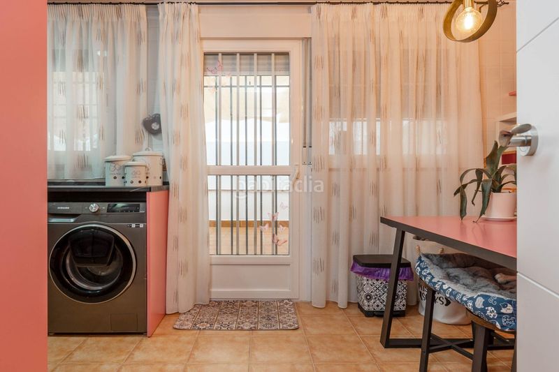 Foto a936ad56-0092-41c5-bd36-a666bfc2a5d0. Casa amb aparcament a Gójar