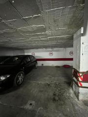 Parking coche en Calle de rosalía de castro 1. Cochera en parque nueva granada