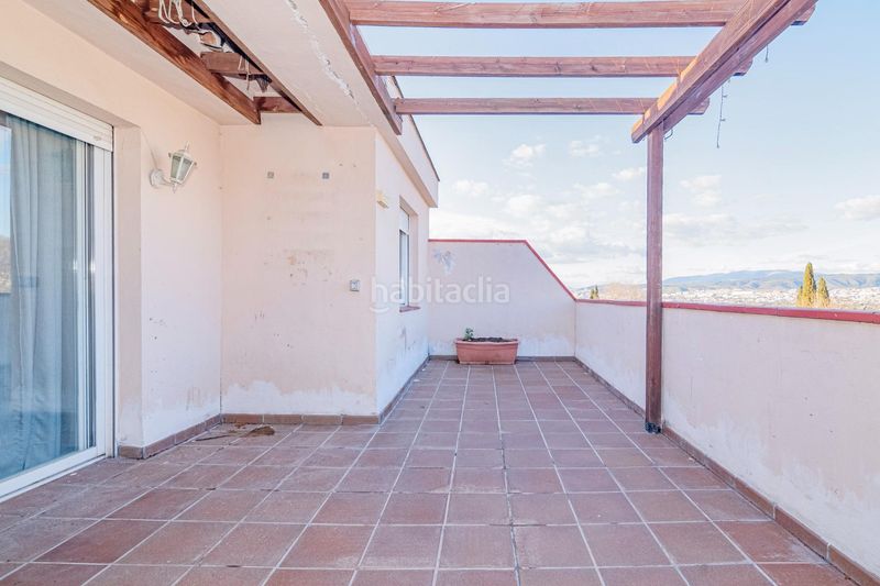 Foto 2ee0dd34-9f8a-4b75-9e74-8e13998a38e3. Àtic amb calefacció aparcament piscina a La Zubia Ciudad Zubia (La)