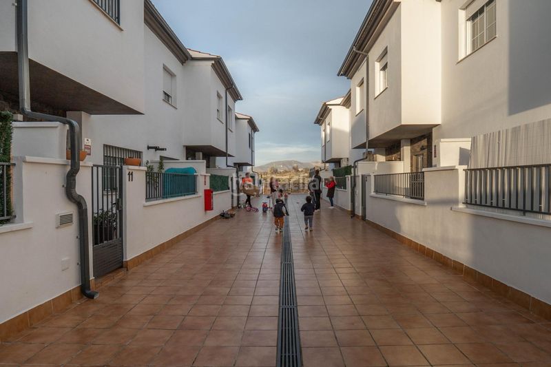 Foto c86ca5bb-5e17-4d0a-add9-26bd7d63a829. Casa amb calefacció aparcament a Gójar