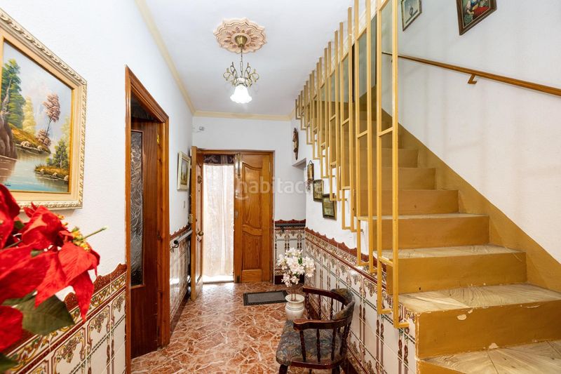 Foto 7c9c7f43-b7bc-4b3b-b7e7-e1fd52d40566. Casa amb aparcament a Atarfe