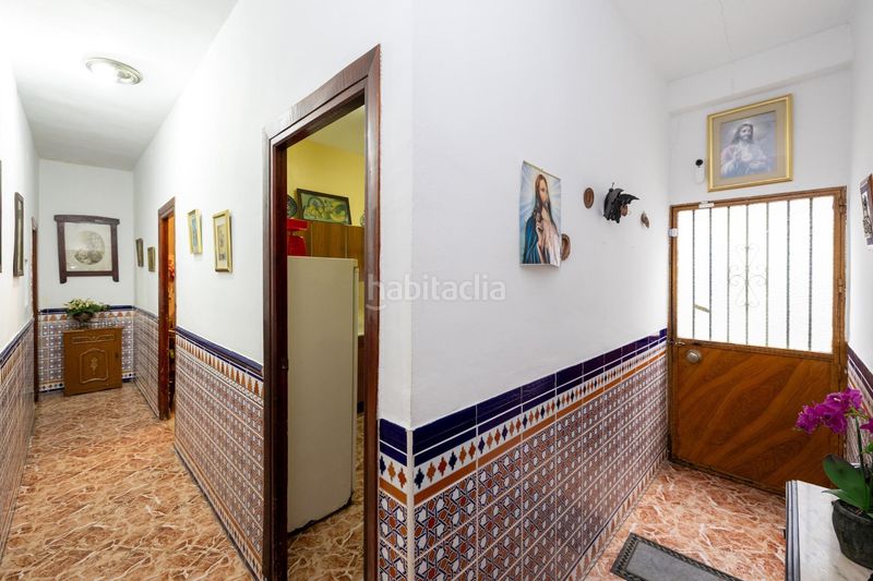 Foto f540355e-2b6e-48a0-95c8-e35b11e44583. Casa amb aparcament a Atarfe
