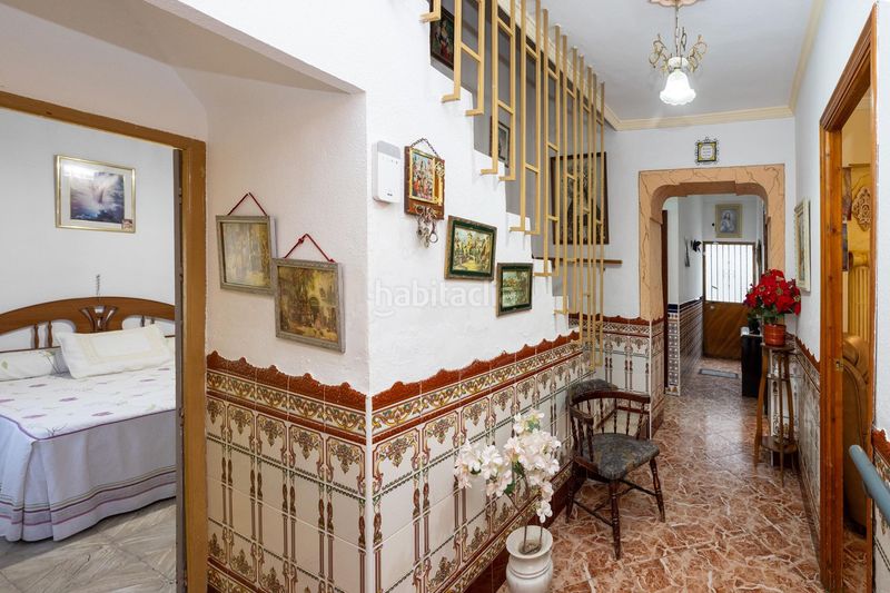 Foto f6d1e1e9-5830-4ada-9295-251b55fc4dd9. Casa amb aparcament a Atarfe