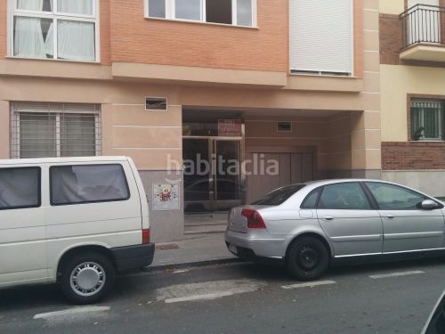 Foto f4b6cd5c-cde9-4b3c-a764-125cfcc3c2c1. Edifici a calle gaviota a Pajaritos Granada