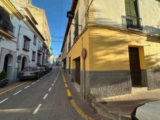 Bauernhof in La Zubia Ciudad. Venta de casa en pleno centro de la zubia