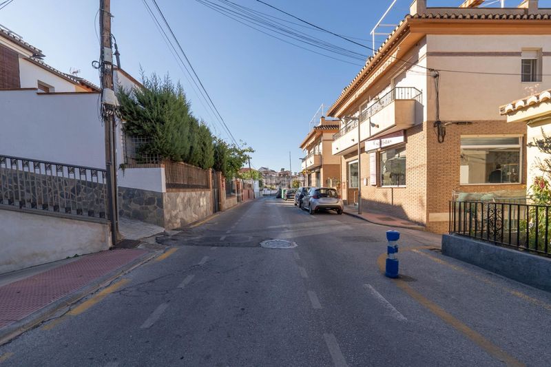 Foto 01367c36-0970-4a3b-8392-edfeafabd4c6. Local comercial a calle españa 31 a Cájar