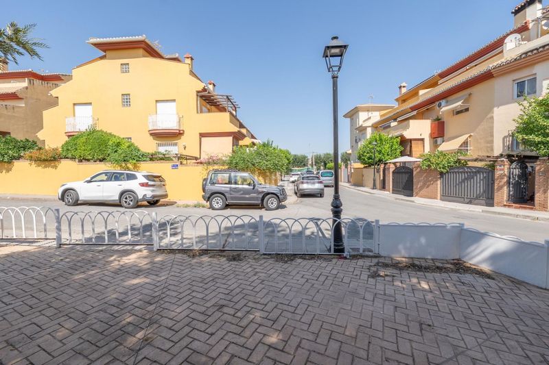 Foto f2b96298-70bf-4b61-a30a-536c6d77cf8e. Casa amb calefacció aparcament piscina a Ogíjares