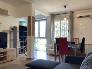 Lloguer Apartament a Casería de Montijo. Pisazo reformado de 5 habitaciones para curso 2627