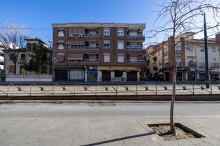 Local Comercial  Avenida de blas de otero. Se vende local  en calle principal de maracena