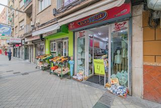 Local Comercial a Barrio de Zaidín. Oportunidad de  rentabilidad en 3 locales comerciales  alquilado
