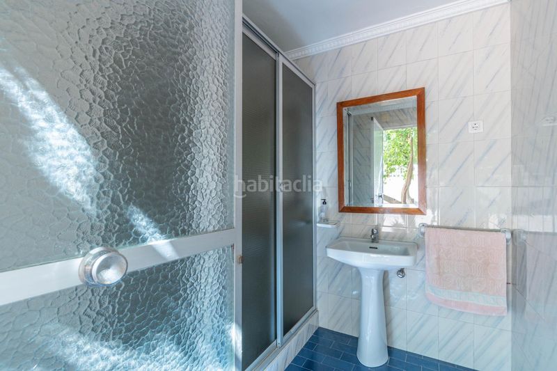 Foto 5fce4b5b-23d7-4d5e-a307-8354deaa92df. Casa aparellada amb aparcament a Jun
