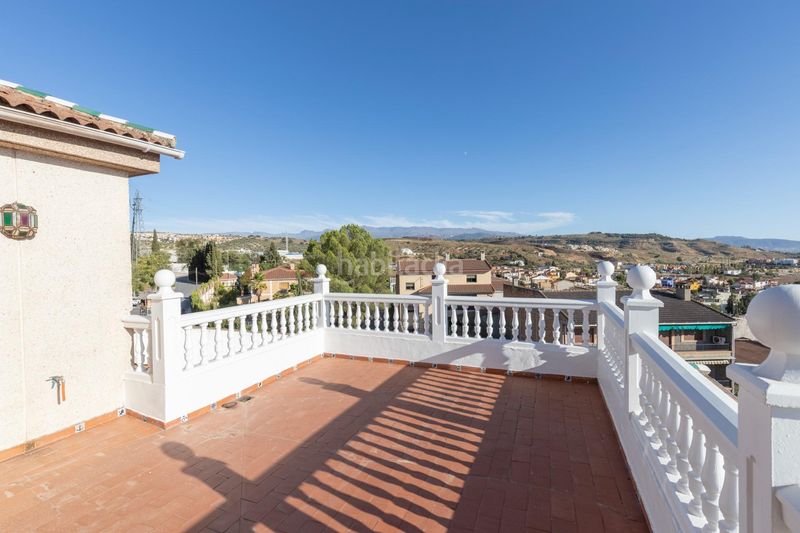Foto 4f9cfb90-dd97-41f8-a71e-aeadd925e097. Casa aparellada amb aparcament a Jun