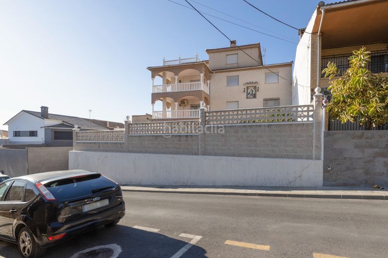 Foto c9c1d32d-bdd0-43fd-a1ba-d92f147a9651. Casa aparellada amb aparcament a Jun