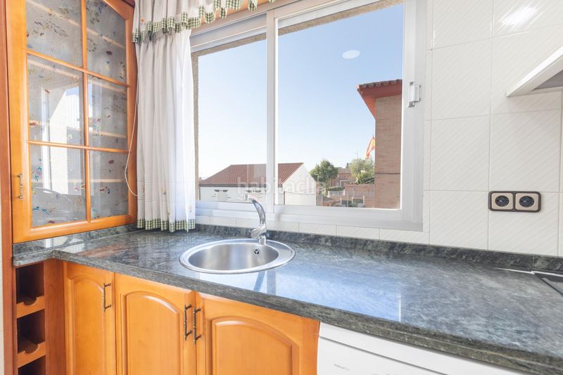 Foto d789088c-7af0-49a3-9824-0ed04c447b4d. Casa aparellada amb aparcament a Jun