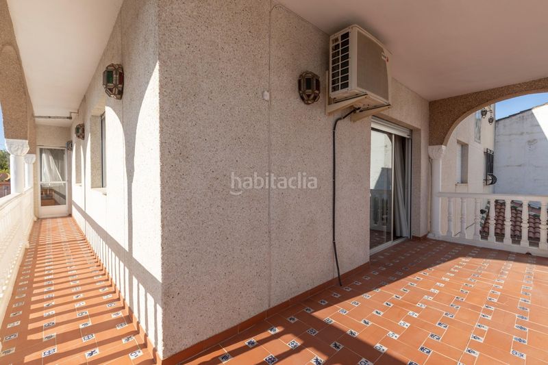 Foto fe31feba-e1d9-44e3-a020-3c344ac0c08c. Casa aparellada amb aparcament a Jun