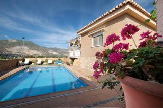 Chalet  Camino viejo de motril. Espectacular chaletcortijo con encanto, piscina y vistas a sierr