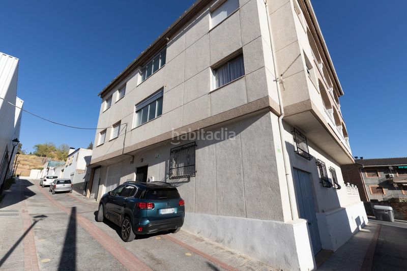 Foto f63d8fff-9afd-4798-a74d-9146169849a7. Casa aparellada amb aparcament a Jun