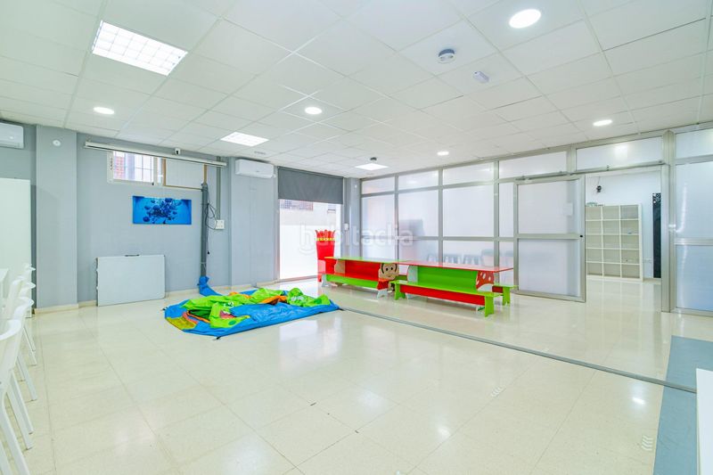Foto f5cf633d-422a-4630-b09a-a68e5ffcb49a. Local comercial a calle alhambra 2 a Santa Fe