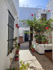 Casa a Conil. Casa en venta en centro, 3 dormitorios.