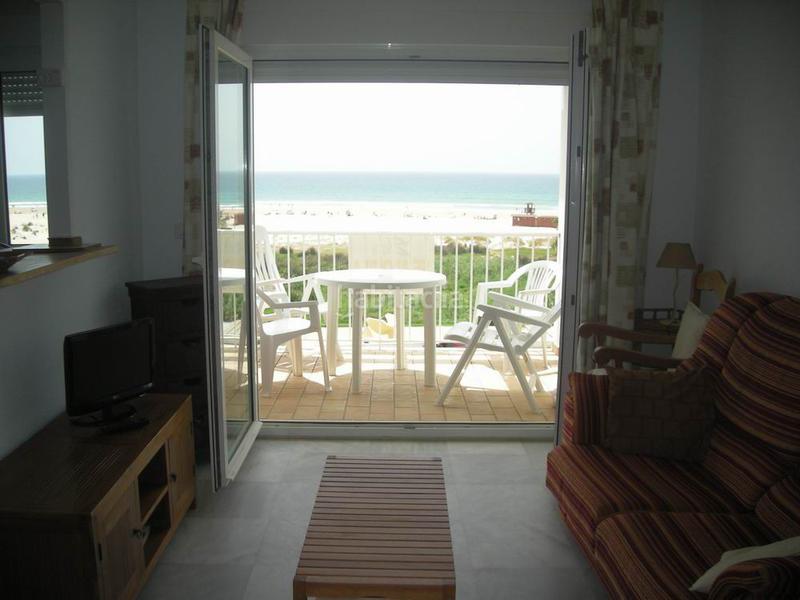 Foto 3f78cb0d-098a-40a4-a580-a373f4e732a9. Alquiler apartamento  en alquiler en 1 linea de playa, 2 dormitorios. en Conil de la Frontera