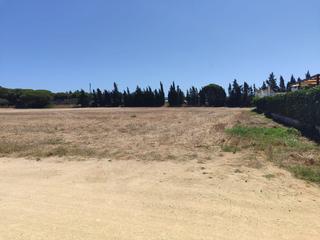 Terreny residencial en Roche. Parc. rst. en venta en el mayorazgo.