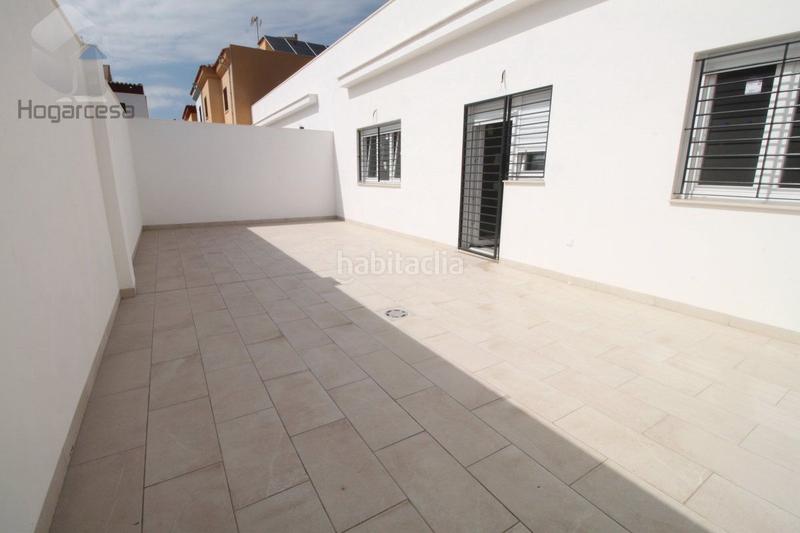 Foto b4e4bf2f-beb0-4728-86dd-70117f302c51. Casa adossada amb calefacció aparcament a Rinconada (La)