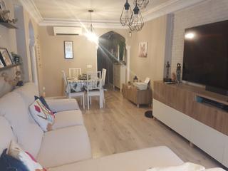 Appartement à Alegría de la Huerta- Jardín de Málaga. Piso con reformas, bien ubicado. de 3 dormitorios, amplio salón.