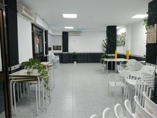 Alquiler Local Comercial en Alegría de la Huerta- Jardín de Málaga. Amplio local comercial. ideal para cafetería y restaurante. func