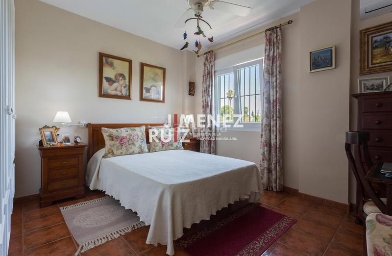 Foto 31ceea1d-3402-4620-9248-ac303642bfdf. Casa aparellada amb aparcament a El Águila Puerto de Santa María (El)