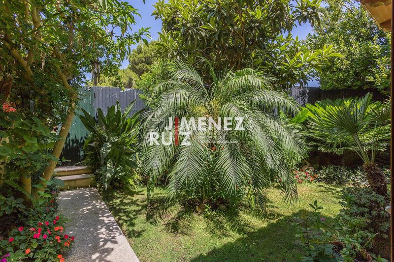 Foto 36339980-ba0c-4a7e-9f35-9d47ba5b2713. Casa aparellada amb aparcament a El Águila Puerto de Santa María (El)