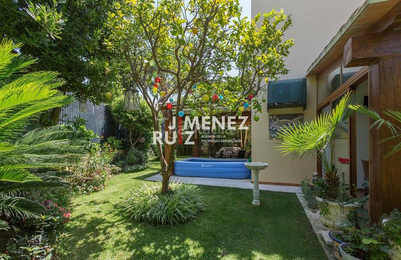 Foto 46eb37a5-3590-4a5f-bce4-e02f995a306e. Casa aparellada amb aparcament a El Águila Puerto de Santa María (El)