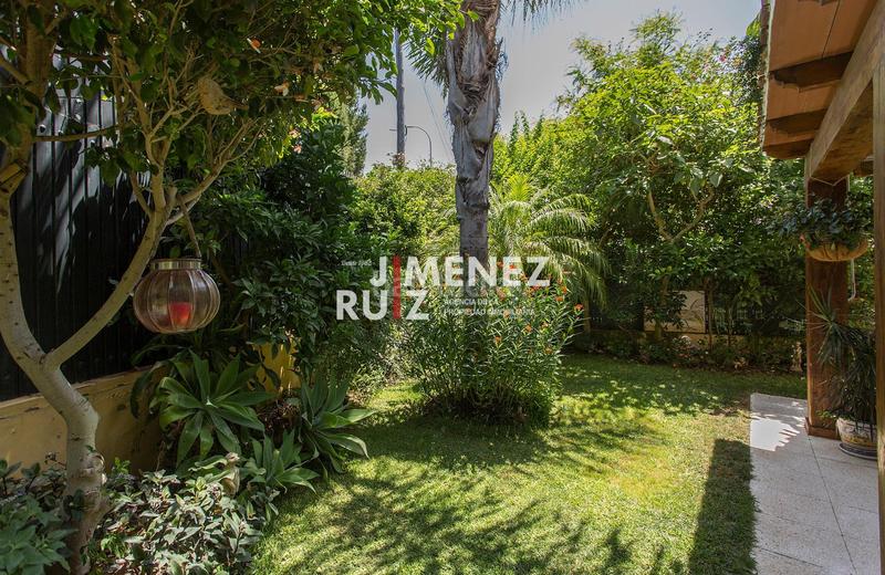 Foto 4aafc2c2-e11e-4985-8ed7-69498f83bd71. Casa aparellada amb aparcament a El Águila Puerto de Santa María (El)