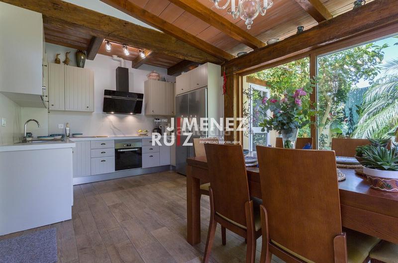 Foto 709de143-4964-40e7-9c4e-428551e4605c. Casa aparellada amb aparcament a El Águila Puerto de Santa María (El)