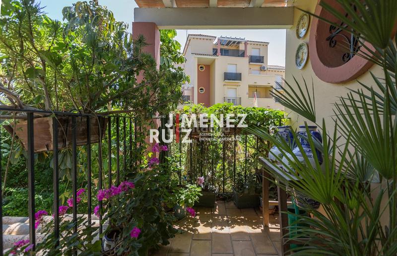 Foto 8134efbb-52ab-4a78-acb7-83d4392ebf57. Casa aparellada amb aparcament a El Águila Puerto de Santa María (El)