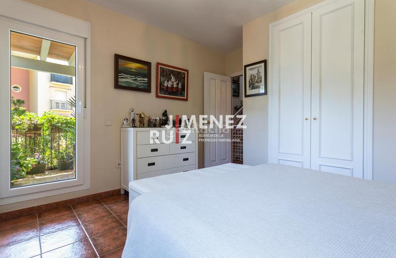 Foto 8cfcded6-6b8e-40f0-9b58-59936f900529. Casa aparellada amb aparcament a El Águila Puerto de Santa María (El)