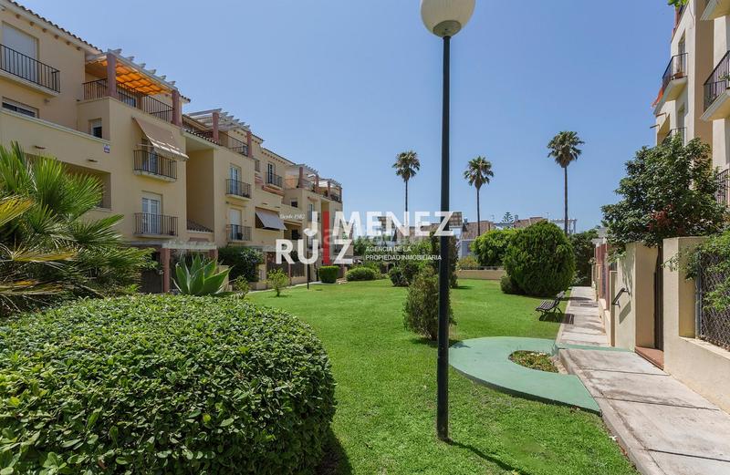 Foto a03f0f72-d883-4a77-92bb-0c0373e1ffa8. Casa aparellada amb aparcament a El Águila Puerto de Santa María (El)