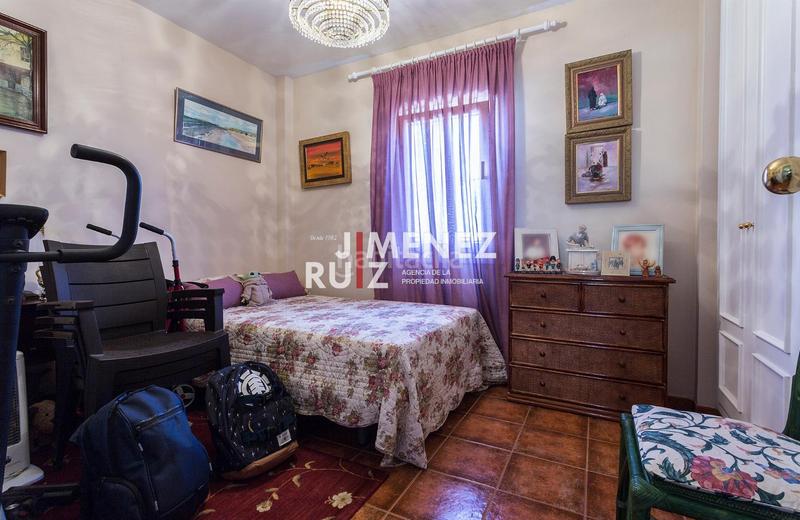 Foto b79a7d3d-d165-46f0-bb60-64bf07285fdb. Casa aparellada amb aparcament a El Águila Puerto de Santa María (El)