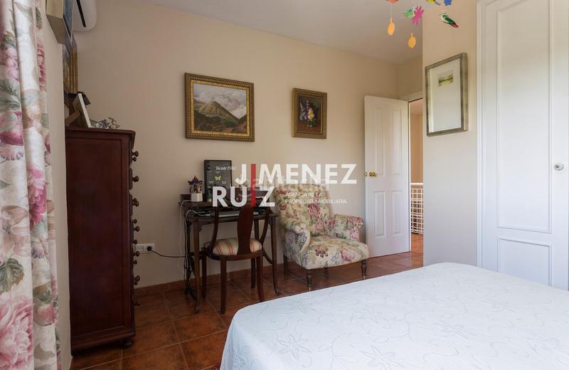 Foto d77d4aa4-530f-4383-b250-090713f928fb. Casa aparellada amb aparcament a El Águila Puerto de Santa María (El)